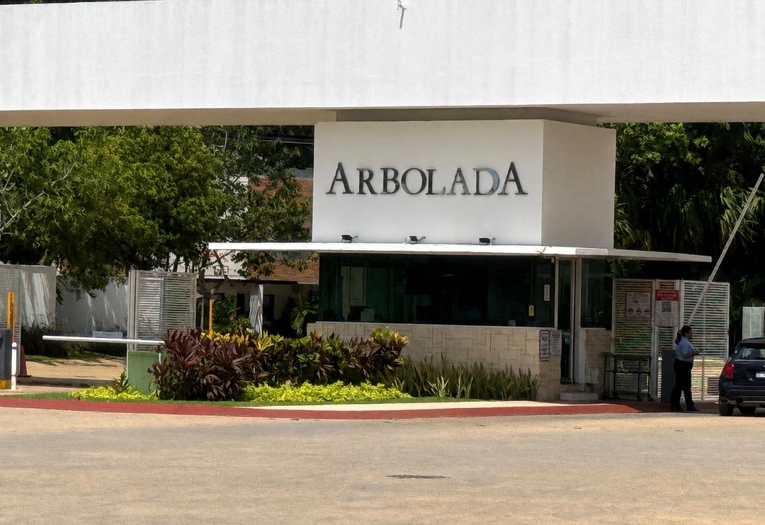 Investigan presunto homicidio tras el hallazgo de hombre sin vida en residencial Arboladas de Cancún