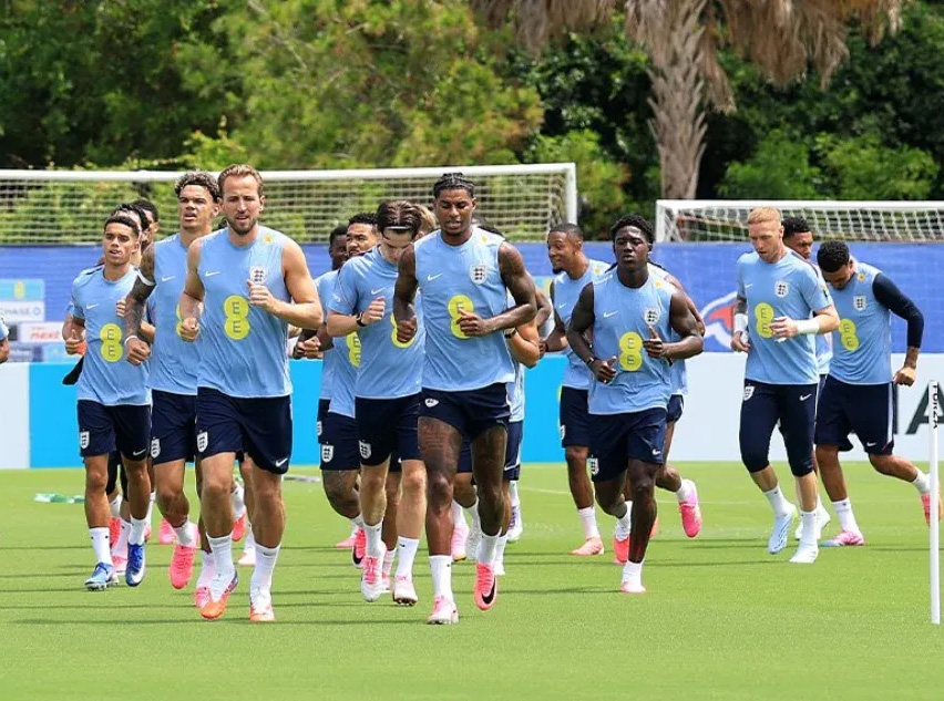 Roban equipo de Inglaterra previo a debut en el Mundial… y no fue en México