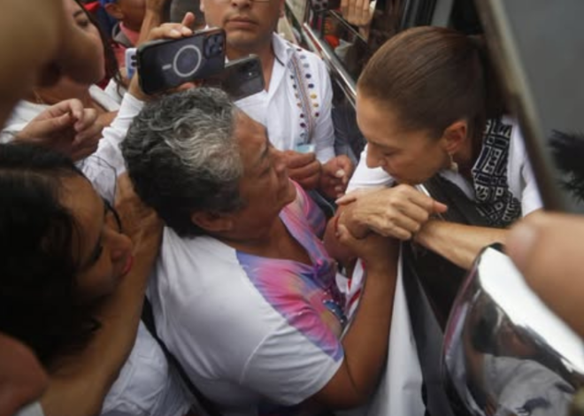 Madre de la periodista Roxana Guzmán suplica ayuda a Sheinbaum en Veracruz