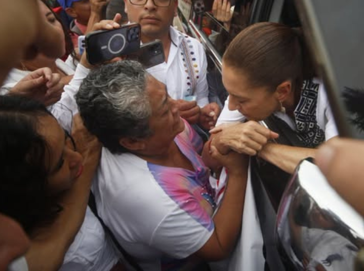 Madre de la periodista Roxana Guzmán suplica ayuda a Sheinbaum en Veracruz