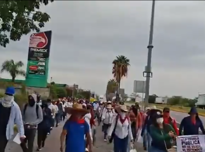 CNTE mantiene protestas y toma casetas tras nueva mesa con el Gobierno