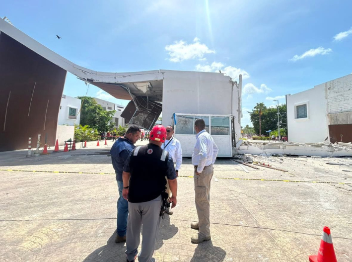 Colapsa fachada de Residencial Aqua; reportan un muerto y dos heridos