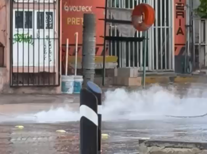 Lluvias revientan cables de alta tensión en Cancún