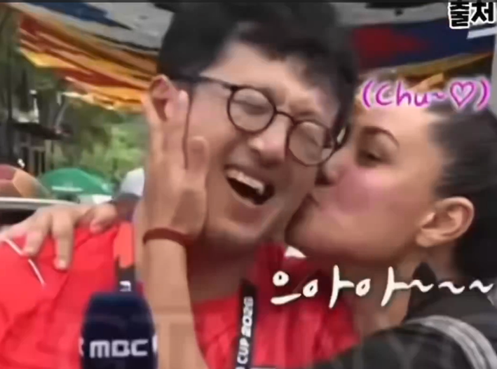 El beso que sorprendió a un reportero coreano y conquistó las redes