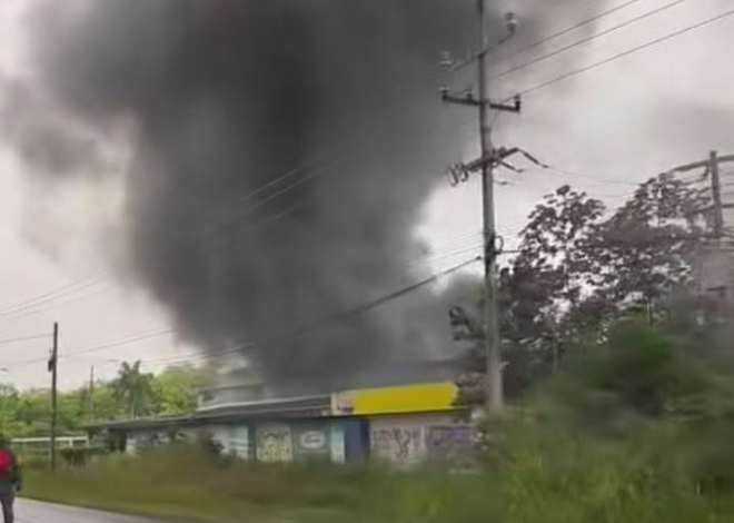 Incendio consume bodega en Chetumal; pérdidas superarían los 15 millones de pesos