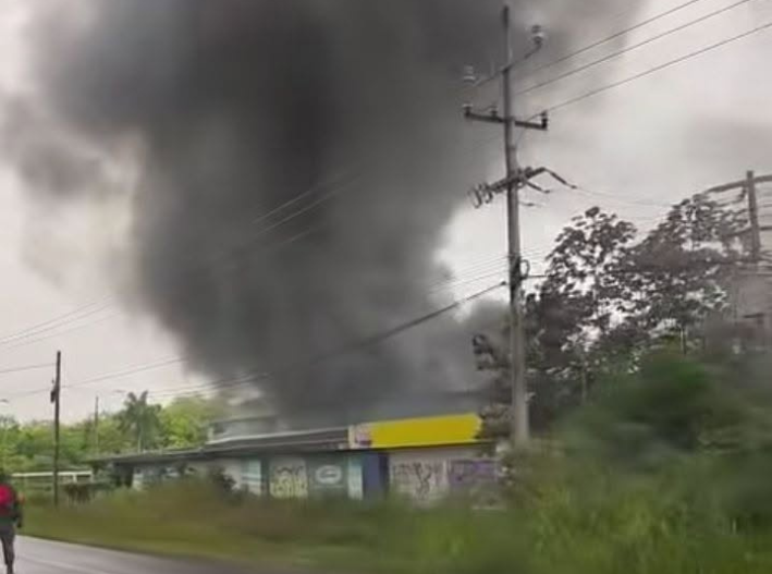 Incendio consume bodega en Chetumal; pérdidas superarían los 15 millones de pesos