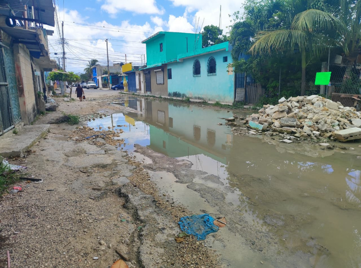 Vecinos de la Calle 105 exigen solución a inundaciones y abandono