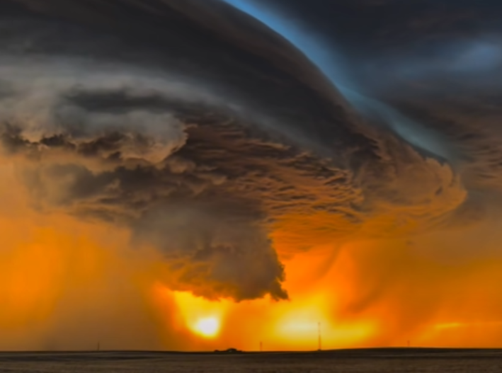 Gigantesca tormenta pinta el cielo de Nebraska con una escena de otro mundo
