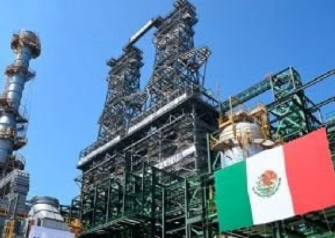 Reportan nuevas fugas de Pemex en calles de Salina Cruz