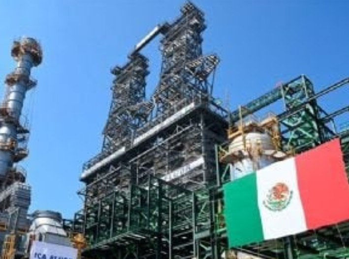 Reportan nuevas fugas de Pemex en calles de Salina Cruz
