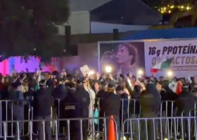 Afición mexicana arma “serenata” frente al hotel de Ecuador previo al duelo mundialista