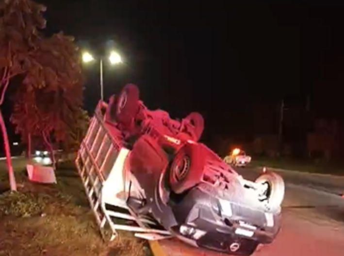 Fuerte accidente en el Km. 298 en la carretera Cancún-Playa del Carmen deja 8 lesionados