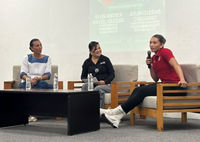 Madre e hija inspiran a estudiantes de la UT Cancún con historias de éxito en el voleibol