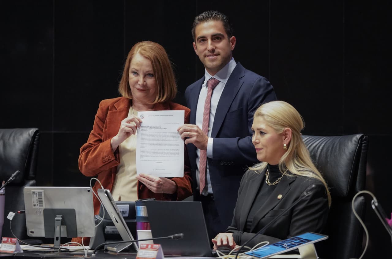 Gino Segura y Marybel Villegas piden licencia para competir por Quintana Roo