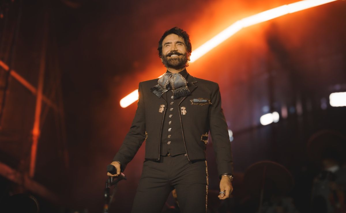 Alejandro Fernández rompe récord con la serenata más grande del mundo