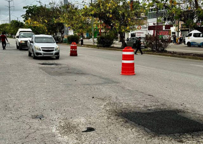 Baches no ceden terreno en calles de Cancún