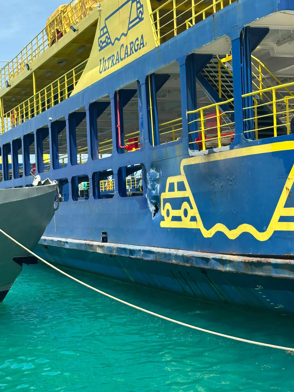 Patrulla de Marina impacta ferry de Ultramar en Isla Mujeres