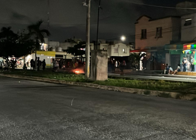 Protesta por apagones provoca bloqueo en Villas Otoch Paraíso