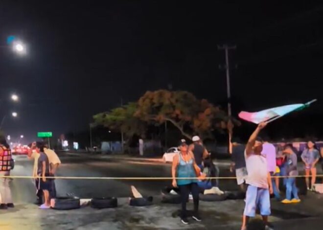 Vecinos de Santa Cecilia cierran la Av. López Portillo y Paraíso Maya por promesas incumplidas