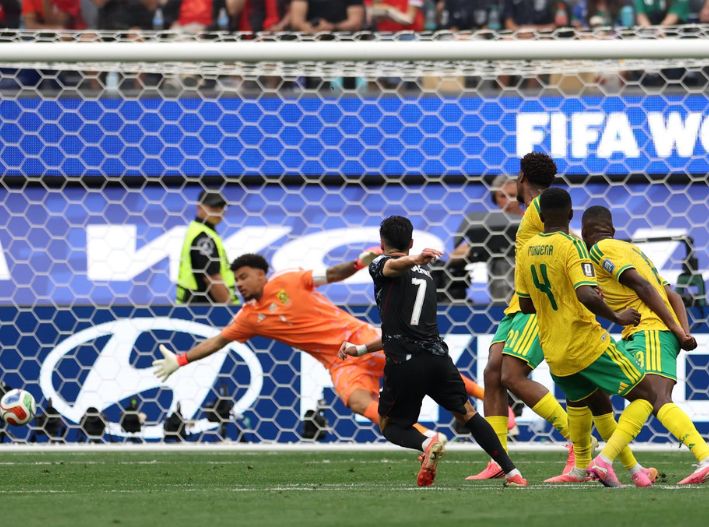 Canadá vence 1-0 a Sudáfrica con gol agónico y avanza a Octavos de Final