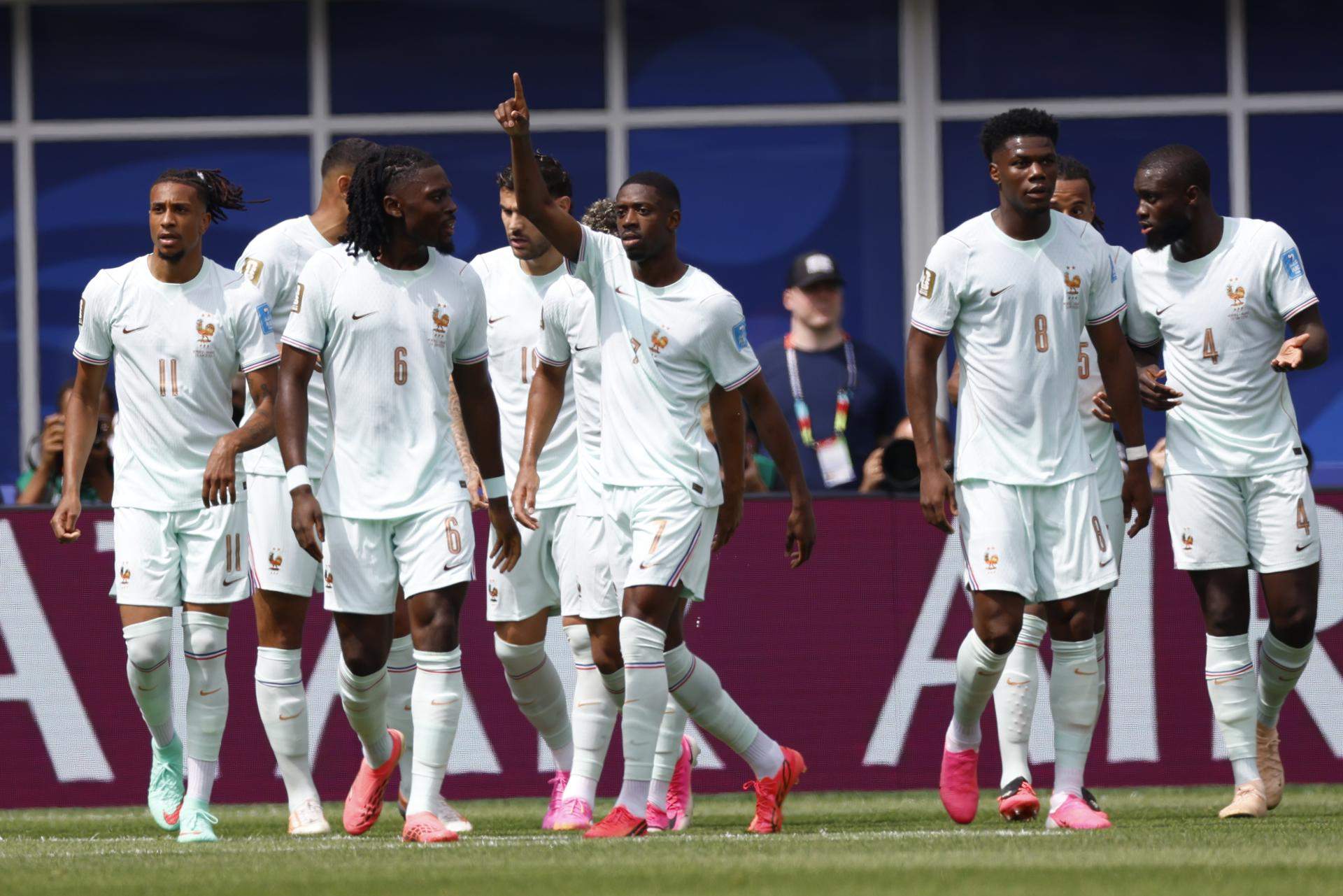 Francia impone su ley: pleno de victorias y boleto de oro a octavos