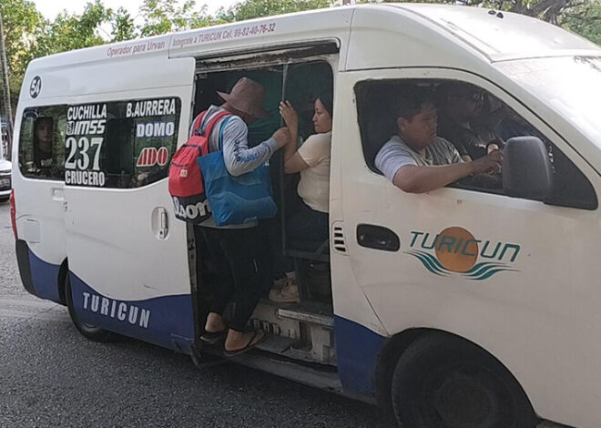 Combis al límite: pasajeros viajan apretados y en riesgo en Cancún