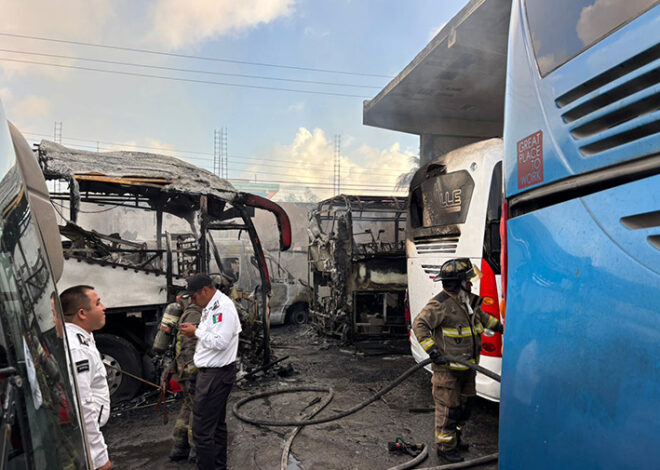 Arde encierro de autobuses Del Valle en Cancún