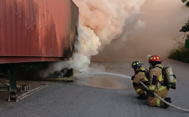 Sofocan al 100% incendio de material químico peligroso en Cobá