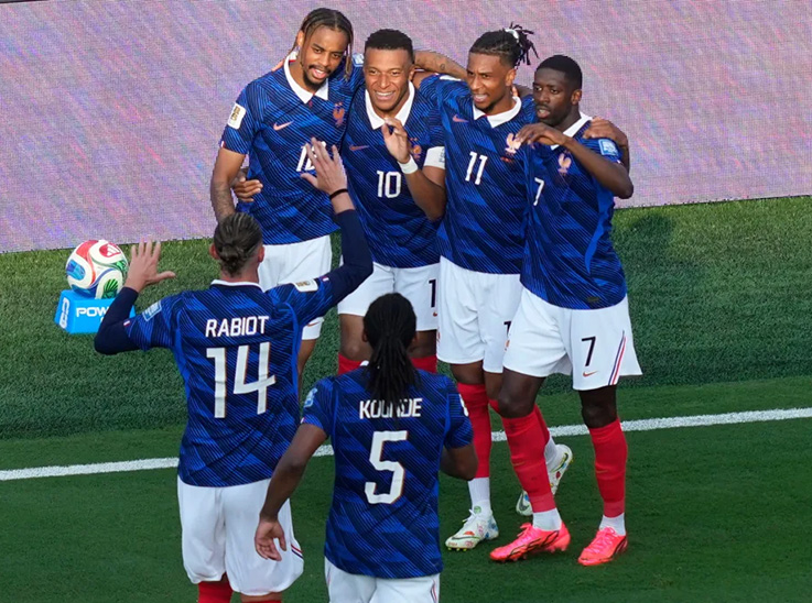 Francia aplasta a Suecia y sella su pase a los octavos