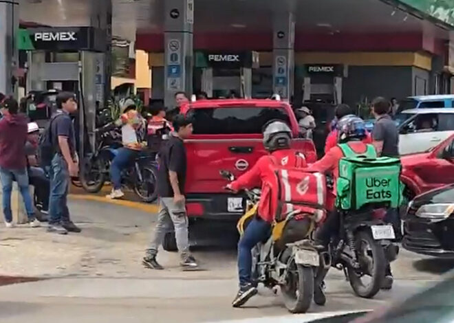 CNTE toma gasolineras y reparte combustible gratis en Chiapas