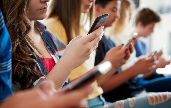 Adiós al celular como identidad en WhatsApp