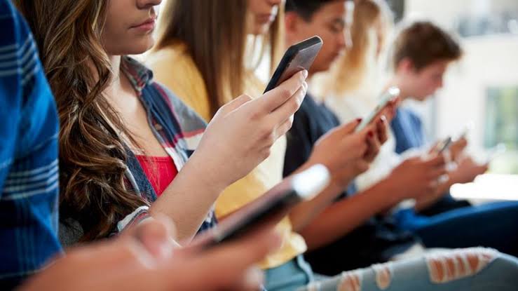 Adiós al celular como identidad en WhatsApp