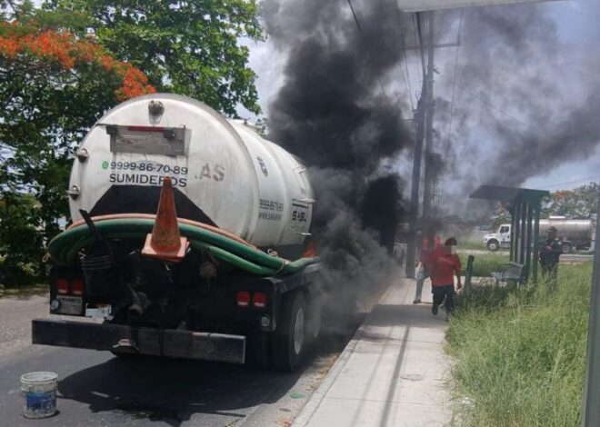 Bomberos controlan incendio de pipa en el Periférico de Mérida; no hubo personas lesionadas