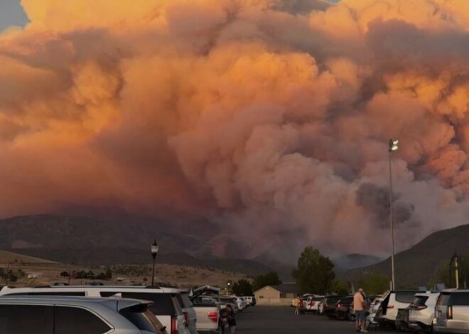 El mayor incendio forestal de EE. UU. devora 93 mil acres y deja tres bomberos muertos