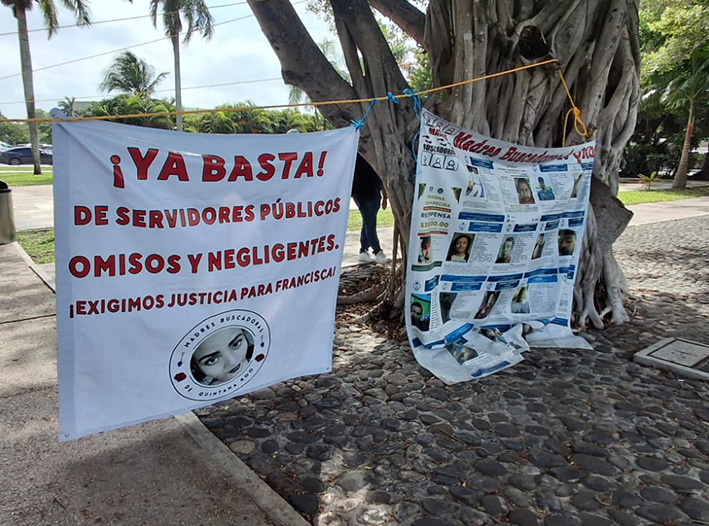 Madre buscadora levanta el plantón en Aeropuerto de Cancún