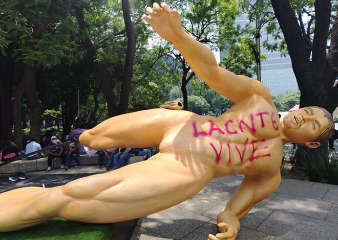 La CNTE mete dura entrada al Mundial y derriba figuras en CDMX