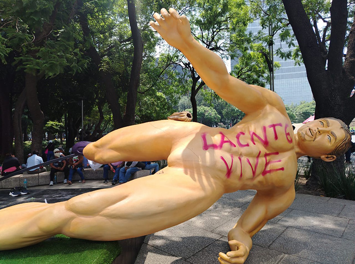 La CNTE mete dura entrada al Mundial y derriba figuras en CDMX