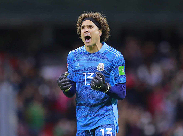 Memo Ochoa rompe la historia con seis Mundiales