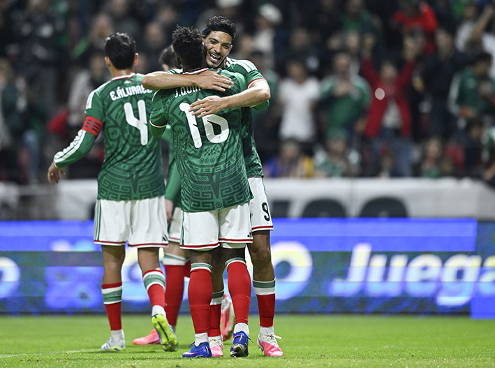 México aplasta a Serbia y manda un aviso al Mundial