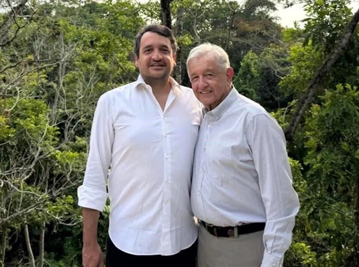 Reaparece AMLO: fotografía rompe meses de ausencia pública