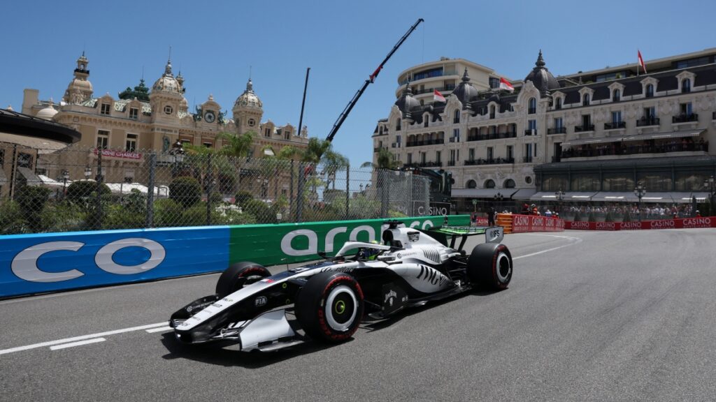 Checo Pérez cierra 18° en Mónaco y mantiene la confianza