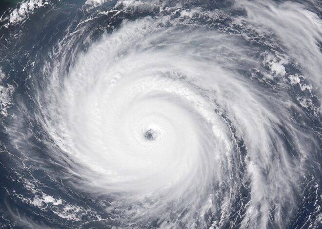 Japón ordena evacuaciones ante la llegada del tifón Jangmi
