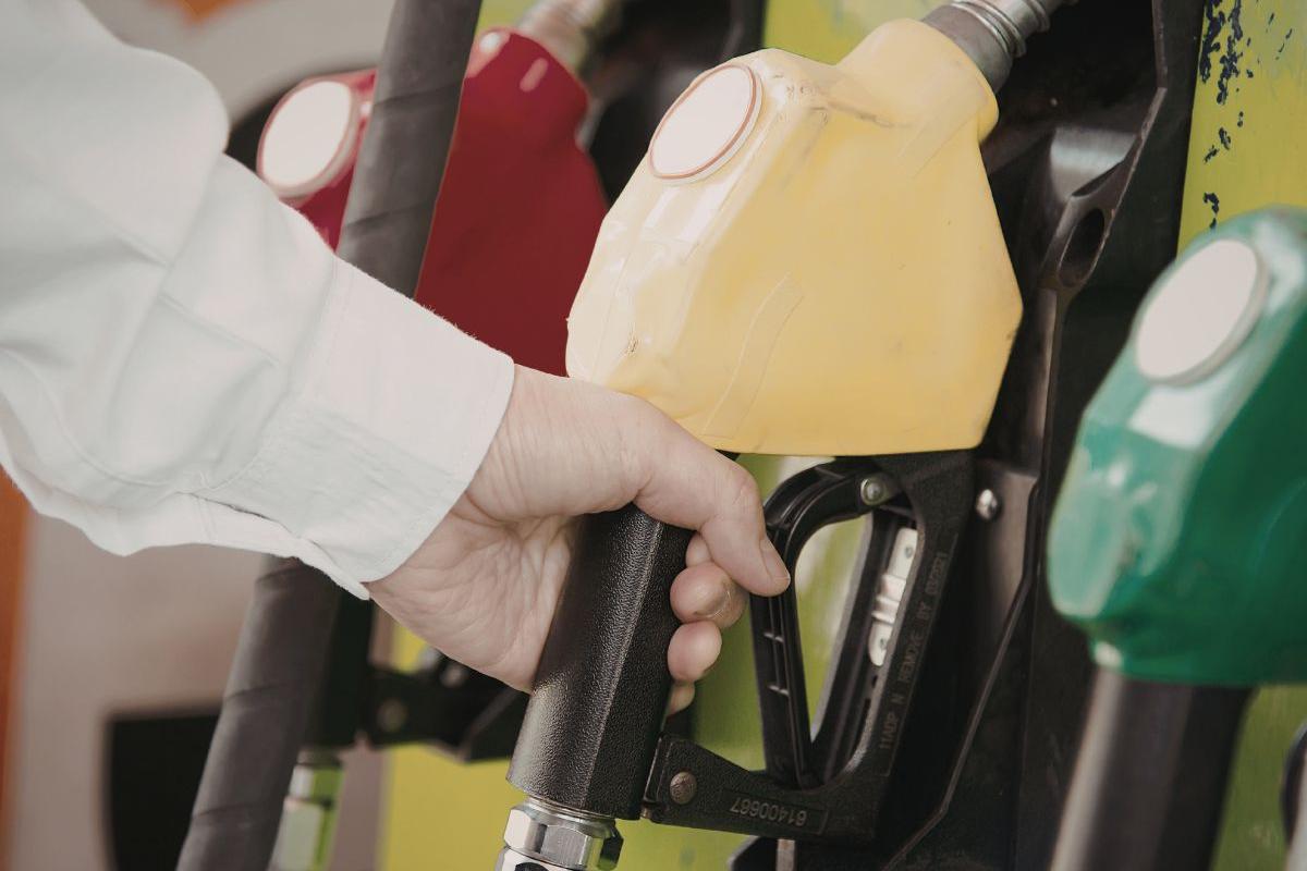 Gobierno exhibe gasolineras que venden diésel por arriba del precio justo