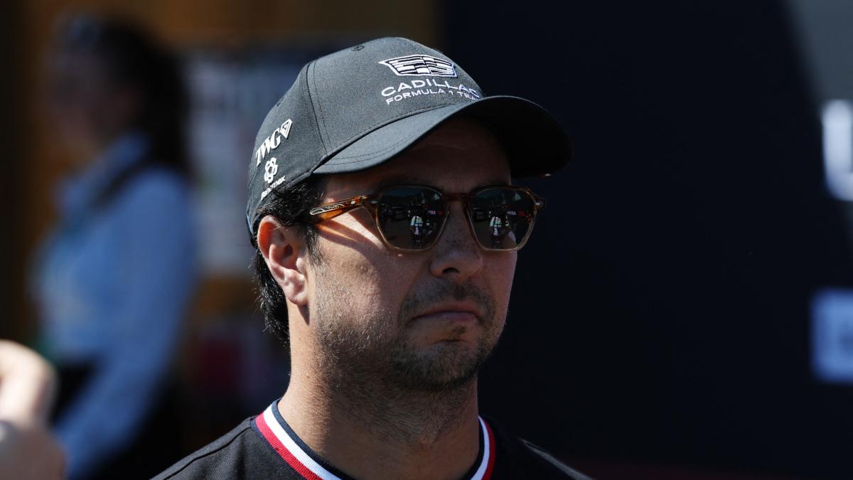 Checo Pérez calienta el México vs Inglaterra