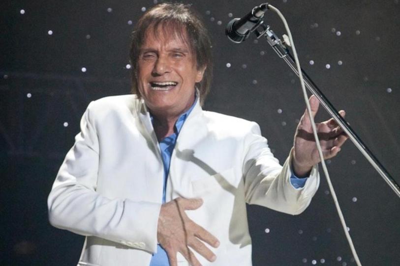 Hospitalizan a Roberto Carlos; cirugía programada tranquiliza a sus seguidores