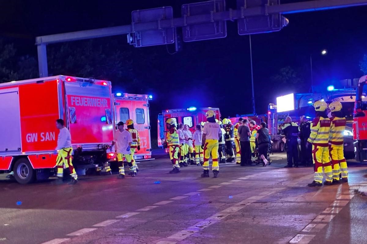 Auto embiste a asistentes del Orgullo en Berlín; reportan un muerto y varios heridos