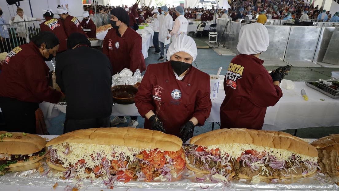 CDMX rompe el récord Guinness con la torta más grande del mundo