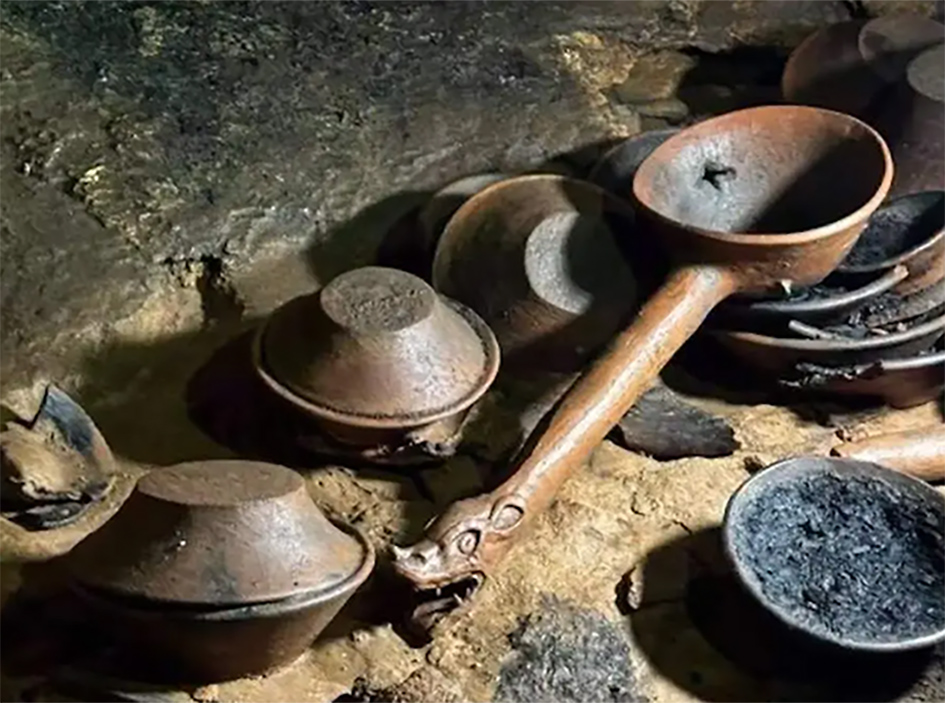 Tesoro oculto bajo tierra: descubren 179 piezas prehispánicas en cueva de Chiapas