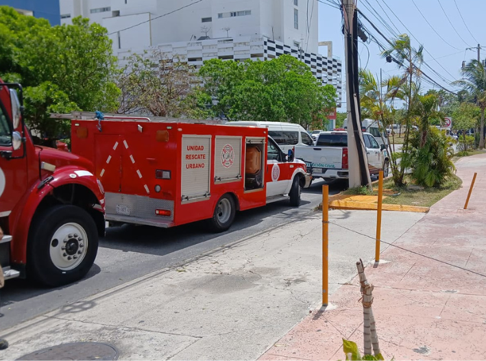 Conato de incendio en oficinas del SAT Cancún obliga a evacuar a 342 personas