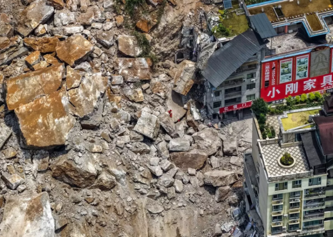 Emergencia en China: derrumbe sepulta edificios y deja al menos ocho muertos